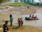 Tim-SAR-di-Kabupaten-Sragen-menyusuri-Sungai-Bengawan-Solo.jpg