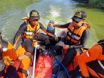 Tim-SAR-gabungan-yang-dipimpin-Kantor-SAR-Semarang-menakuka-ABG-bengawan-solo.jpg