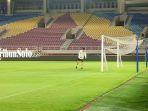 Timnas-laos-cek-manahan.jpg