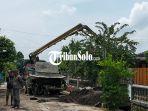 Truk-molen-berhenti-beroperasi-di-lokasi-pembangunan-tower-BTS.jpg