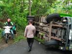Truk-terguling-di-Jalur-Tunggangan2.jpg