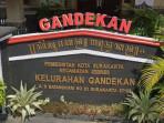 Tulisan-penanda-Kelurahan-Gandekan.jpg