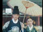 Under-The-Queens-Umbrella-Tamat.jpg