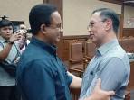 anies-dan-tom-lembong-berpelukan.jpg