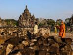 bhiku-di-candi-sewu.jpg