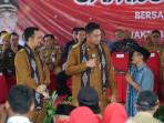 bupati-hamenang-dengar-keluhan-warga.jpg