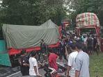 dua-buah-truk-fuso-mengalami-kecelakan-di-jalan-raya-veteran-perang.jpg