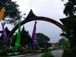 gerbang-universitas-sebelas-maret-uns-solo-rabu-1132020.jpg