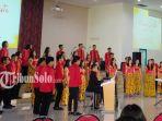 gratia-choir-unika-Soegijapranata-berkolaborasi-dengan-SMP-dan-SMA-Regina-Pacis-Ursulin-Surakarta.jpg