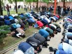 jemaah-salat-berjamaah_20170904_142404.jpg