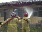 kebakaran-di-eks-bangunan-SMA-Gajah-Mungkur.jpg