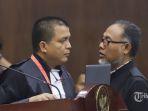 ketua-tim-hukum-bpn-bambang-widjojanto-bersama-anggota-tim-hukum-bpn-denny-indrayana.jpg