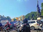 kondisi-arus-lalu-lintas-pada-h-7-lebaran-di-kawasan-gladag.jpg