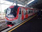 krl-solo-jogja-saat-masih-menunggu-penumpang-dalam-uji-coba-hari-perta.jpg