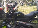 motor-honda-cb-yang-tabrak-mobil-honda-mobilio-di-flyover-manahan.jpg