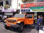 obil-dinas-bupati-karanganyar-juliyatmono-berjenis-jeep-wrangler-rubicon.jpg