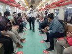penumpang-memasuki-krl-solo-jogja-yang-tiba-di-stasiun-solo-balapan-keaa.jpg