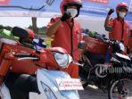 pertamina-patra-niaga-delivery-bensin-naik-motor.jpg