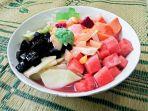 porsi-es-buah-yang-disajikan-di-warung-es-buah-bunuh-diri-klenger.jpg
