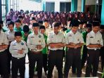 salat-gaib-dan-doa-bersama-oleh-siswa-siswi-smpit-nh-solo_20170914_171023.jpg