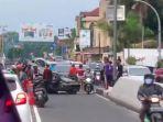 sebuah-mobil-terbalik-di-flyover-manahan-solo.jpg