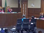sidang-dua-terdakwa-kasus-korupsi-pengadaan-e-ktp-irman-dan-sugiharto_20170612_153411.jpg