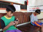 siswa-belajar-online-di-kantor-desa-bogembayat.jpg