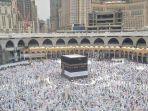 umat-muslim-mengelilingi-kabah-saat-pelaksanaan-ibadah-haji.jpg