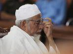 ustad-abu-bakar-baasyir-menjalani-sidang-kasus-terorisme-di-pen.jpg