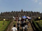 wisatawan-mengunjungi-candi-borobudur_20170628_185310.jpg