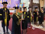 Bangga! UT Surakarta Beri Penghargaan untuk Para Wisudawan Terbaik, Bekal Penting Meraih Cita-cita