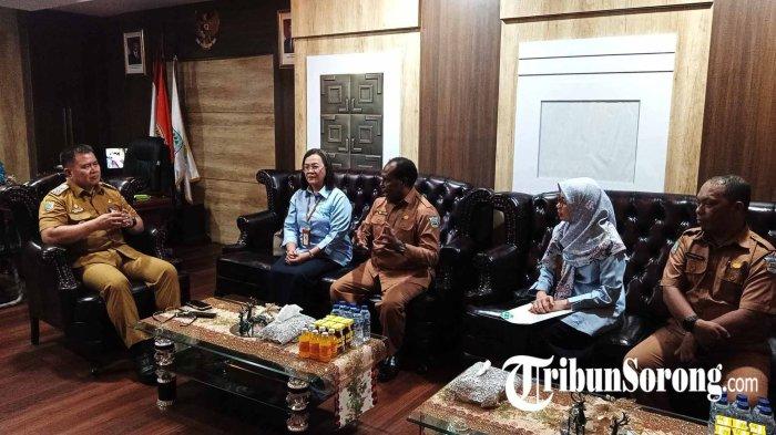 Pj Wali Kota Sorong Bertemu Direktur Poltekkes Sorong Bahas Pencanangan Desa Siaga Sehat Jiwa