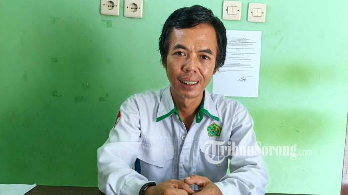ANGKA PERKAWINAN - Angka pernikahan di Kantor Urusan Agama (KUA) Teminabuan, Kabupaten Sorong Selatan, mengalami penurunan dua tahun terakhir. Hal ini disampaikan oleh Kepala KUA Teminabuan Saepudin saat ditemui di kantor KUA Teminabuan, Selasa (13/1/2026).