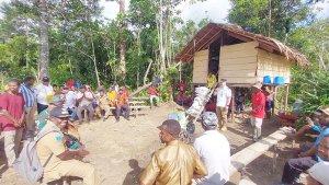 20240606_pj-bupati-maybrat-turun-ke-temsos-dialog-dengan-petani.jpg