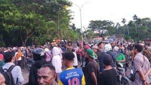 20240621_pemalangan-jalan-sorong-aimas.jpg