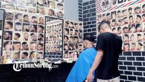 20250802_pangkas-rambut-di-sorong-selatan.jpg