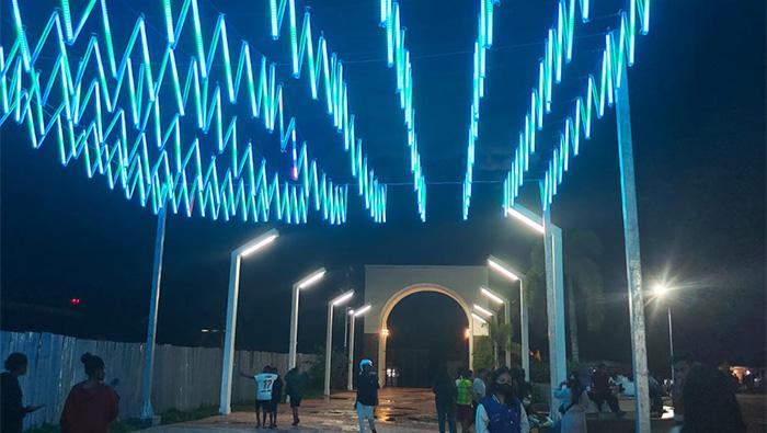 Pesona Kecantikan Alun-alun Aimas Sorong Pada Malam Hari, Jadi Tempat Swafoto Hingga Live Sosmed
