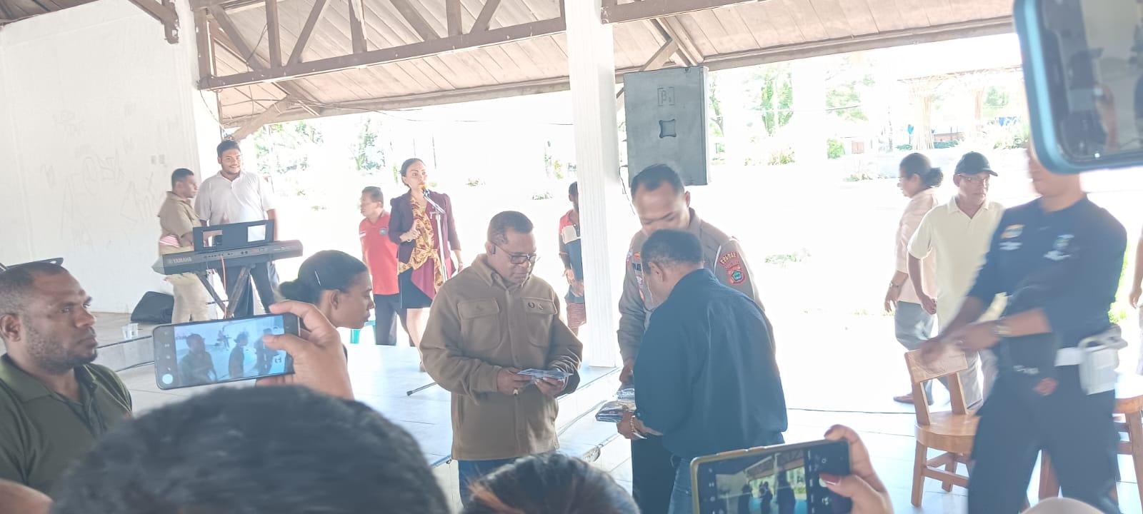 Bupati Sorong Minta Diajak Jalan-jalan Dua Warganya, Ada Apa?