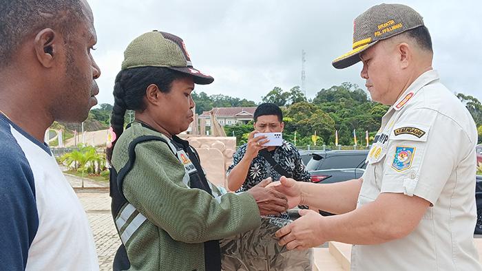 20230531_Pj-Bupati-Maybrat-serahkan-Pakai-Dinas.jpg