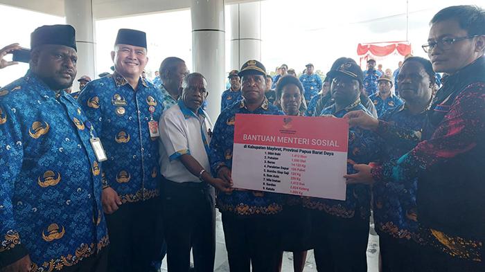 20230601_penyaluran-bantuan-kemensos-untuk-warga-maybrat.jpg