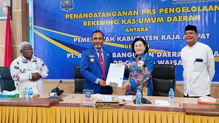20230620_Pemerintah-Kabupaten-Raja-Ampat-bersama-Bank-Papua-melakukan.jpg