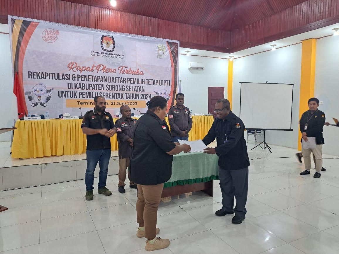 20230622_Penyerahan-DPT-Kabupaten-Sorong-Selatan.jpg