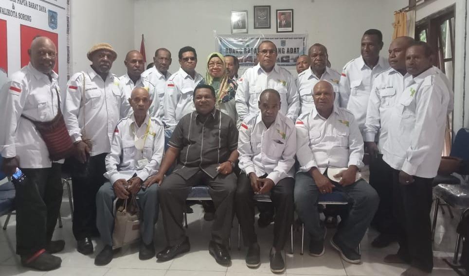 Dinilai Berjasa ke Warga Lokal, Kepala Suku Papua Dukung Erwin Ayal Jadi Ketua DPRD Sorong