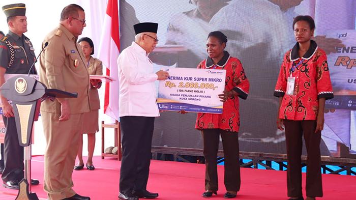 20230721_wapres-serahkan-kur-dan-csr-bank-papua.jpg