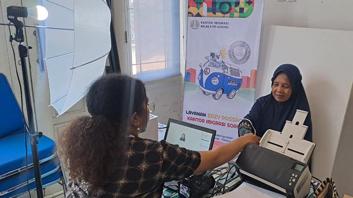 20231028_layanan-eazy-passport-imigrasi-sorong-di-kantor-kemenag-kab-sorong.jpg
