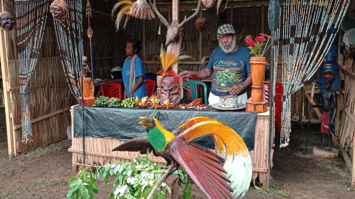 2023102_David-Womsiwor-72-Seniman-Papua-di-Sorong-Provinsi-Papua-Barat-Daya.jpg