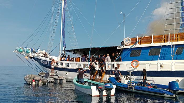 20231130_kapal-wisata-kebakaran-di-perairan-raja-ampat.jpg