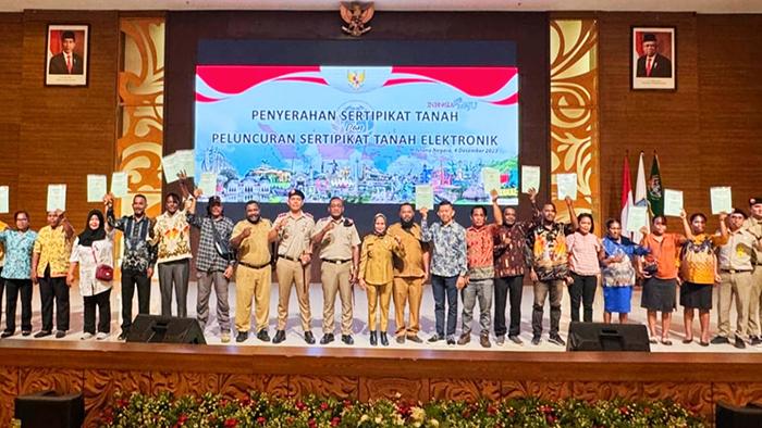 20231205_bpn-kabupaten-raja-ampat-terima-sertipikat.jpg