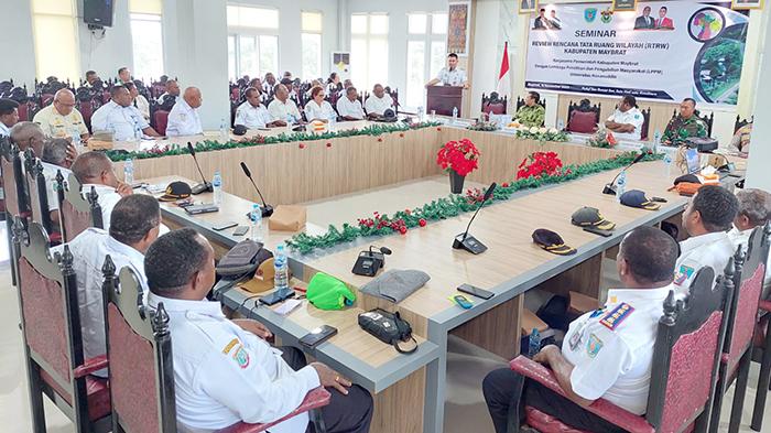 20240125_seminar-rtrw-kabupaten-maybrat-di-aula-kantor-bupati.jpg