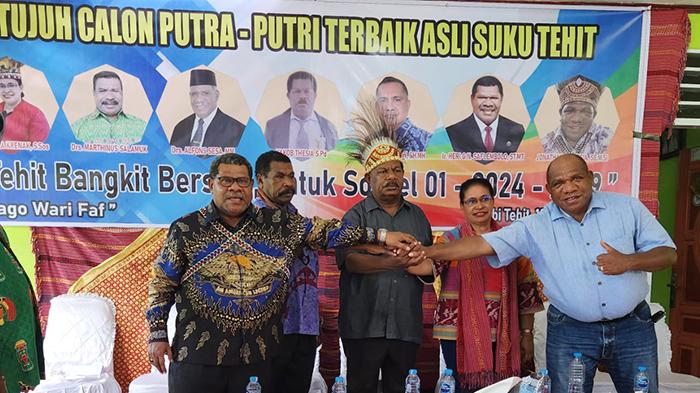 20240416_Foto-bersama-Bakal-Calon-Bupati-Sorong-Selatan-dari-anak-anak-asli-Tehit.jpg